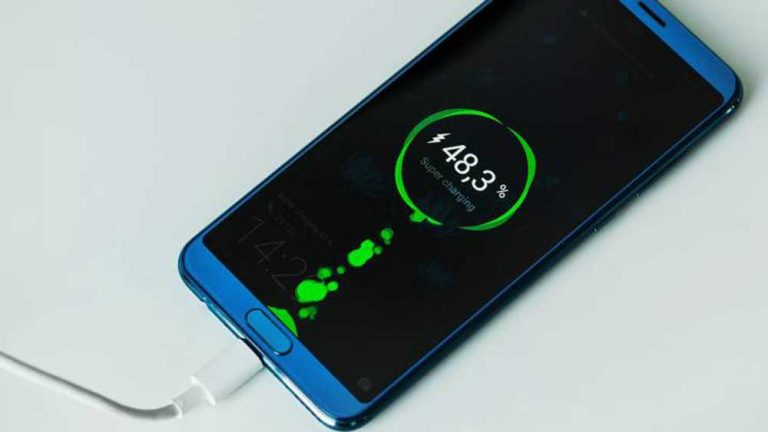 Какое зарядное устройство быстрее заряжает аккумулятор вашего смартфона?