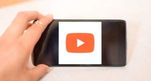 Read more about the article Как отключить автоматическое воспроизведение видео в YouTube при прокрутке на телефоне