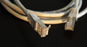 Подробнее о статье Как удлинить Ethernet-кабель в другую комнату или здание?