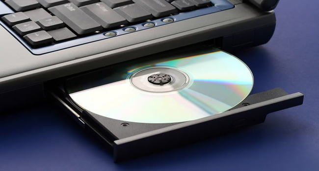 Read more about the article Почему ноутбуки больше не имеют DVD-привод?
