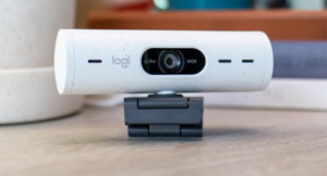 Подробнее о статье Насколько безопасна компактная веб-камера Logitech Brio 500