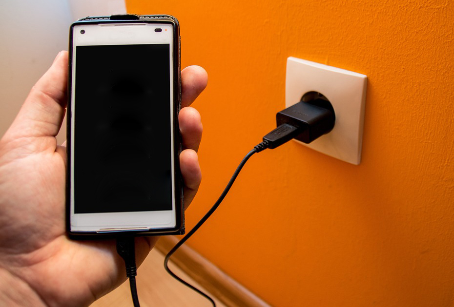3 ошибки при зарядке телефона, которые могут повредить аккумулятор