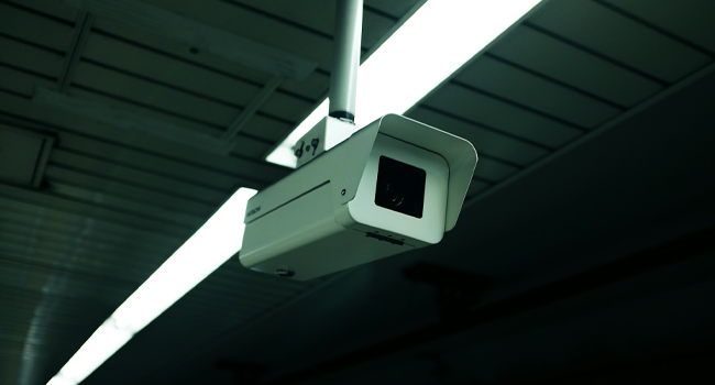 Хакеры могут шпионить за видеокамерами наблюдения через стены