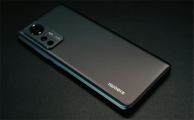 Почему смартфоны Samsung стоят дороже смартфонов Xiaomi?