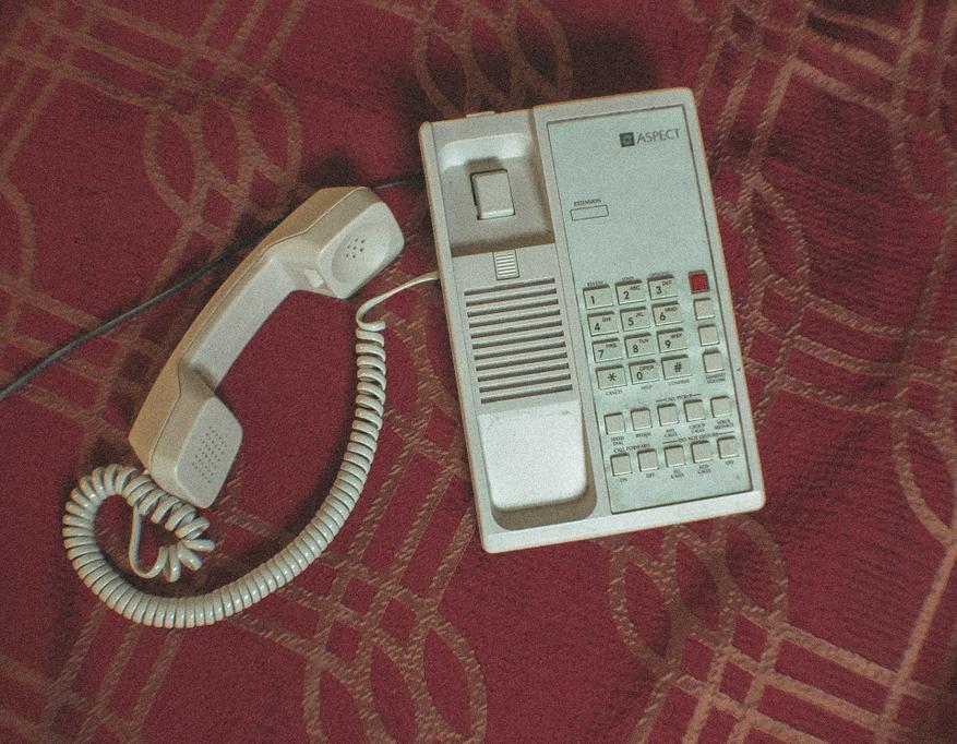 Стационарный телефон сегодня: зачем он нужен и почему не стоит от него отказываться