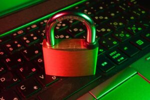 Подробнее о статье Как защитить свой компьютер с Windows от вирусов и взлома